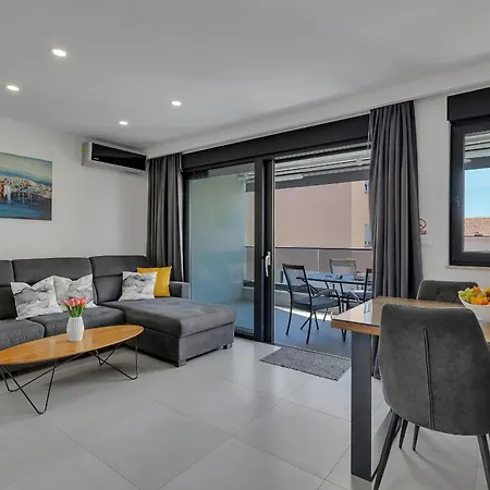 Sky Apartamento Makarska